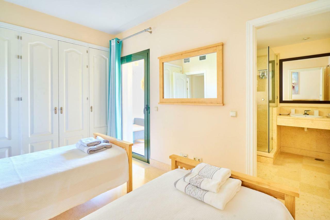 Capanes Del Golf Apartment Benahavis Exterior photo